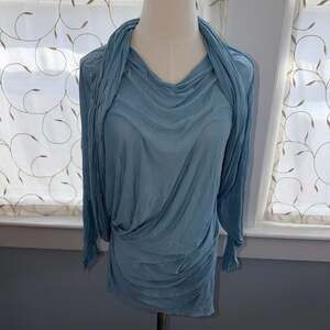 Yigal Azrouël Glacier Blue Cowl Neck Draped Viscose Long Sleeve Top Size 8